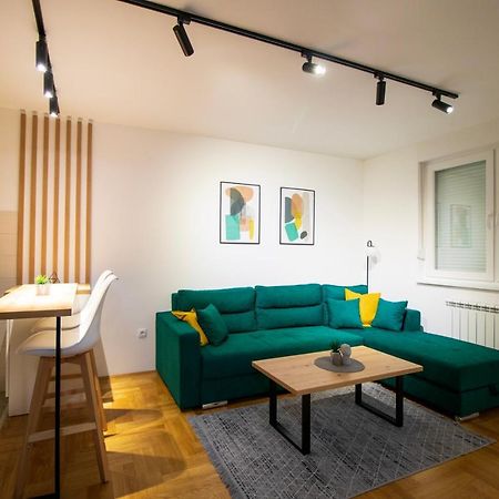 M&A Apartment-Easy Airport Lukavica エクステリア 写真