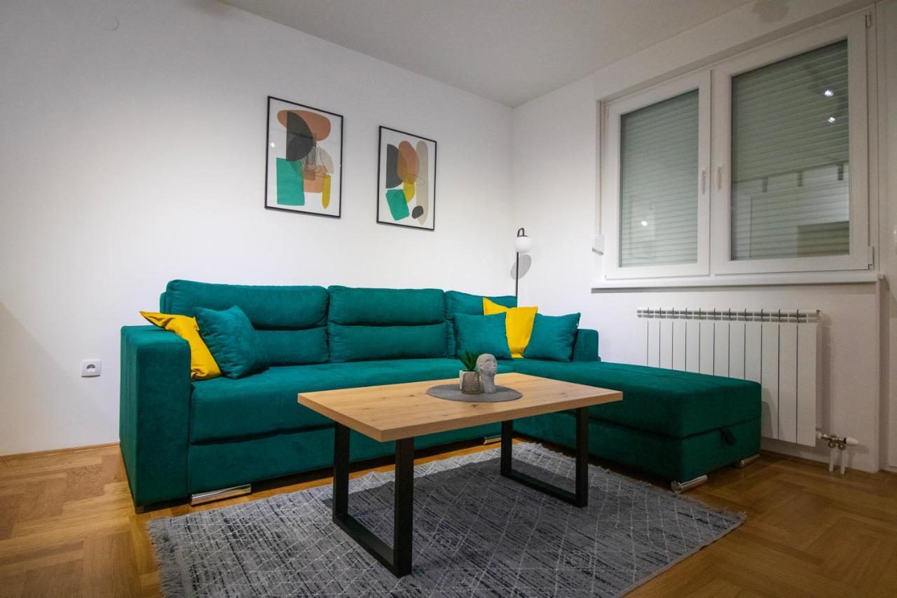 M&A Apartment-Easy Airport Lukavica エクステリア 写真