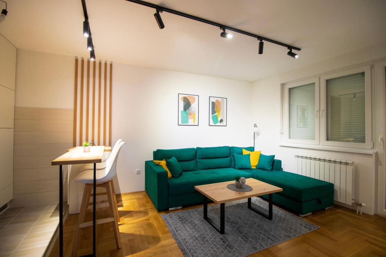 M&A Apartment-Easy Airport Lukavica エクステリア 写真