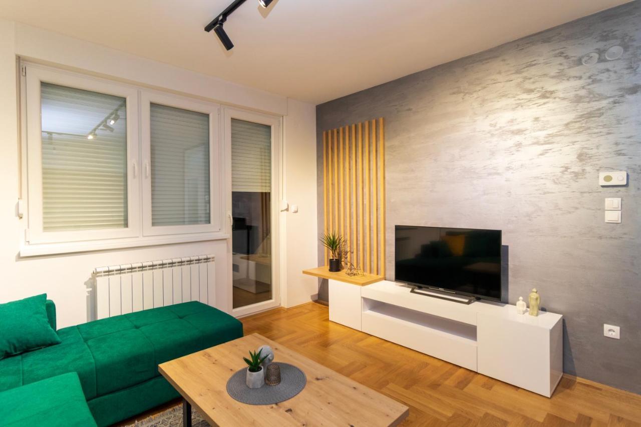 M&A Apartment-Easy Airport Lukavica エクステリア 写真